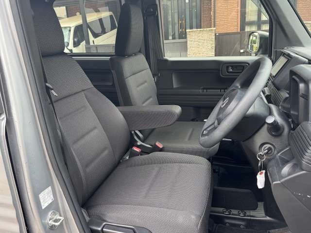 弊社販売車両は、エンジンオイルとオイルフィルターを交換した上でご納車させていただきます！中古車ですが、フレッシュな状態でお渡しいたします♪