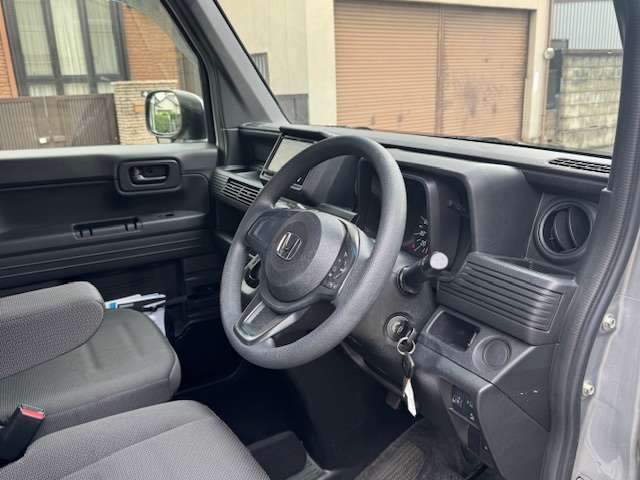 弊社販売車両は、全車【1か月】または【1,000km】の保証つきでの販売でございます！なにか不具合やトラブル等ございましたらいつでもご連絡くださいませ！