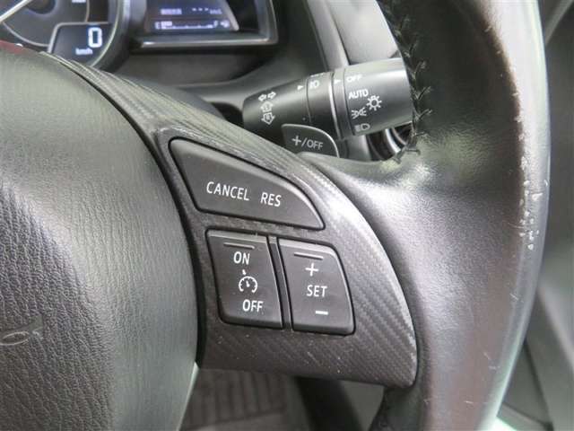 高速道路で便利な「クルーズコントロール」も装着済み。自動で速度を保ってくれるので、長距離運転もストレスフリー♪
