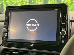 【純正ナビ】人気の純正ナビを装備。オーディオ機能も充実しており、Bluetooth接続すればお持ちのスマホやMP3プレイヤーの音楽を再生可能！毎日の運転がさらに楽しくなります！！