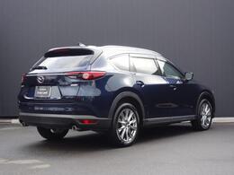 北米仕様の3列シートSUV「CX-9」を日本国内向けにリサイズすることで、重量に負けない強靭なボディの多人数SUVが誕生しました。