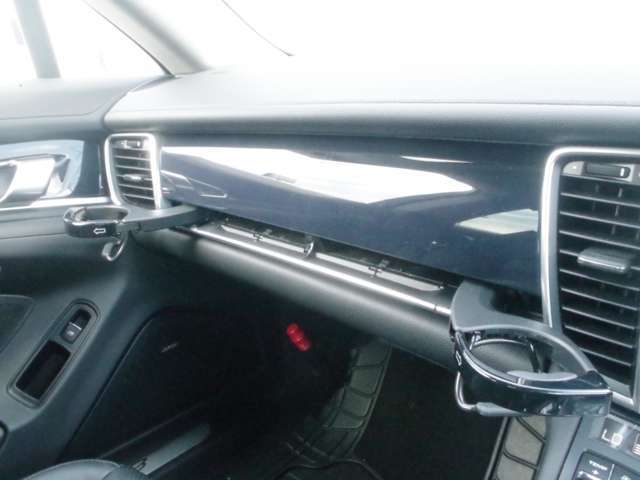 LIBERALAでは多種多様の車種をご用意させていただいております。お客様がご納得いくまで、そのお車の持つ特性を五感すべてで感じ取っていただける場をご提供します。