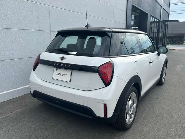 全国の正規ディーラーにてメンテナンスなどが可能な保証付き認定中古車となります！100項目にもおよぶ点検を納車前に行い、ご自宅まで納車（全国納車）いたします！