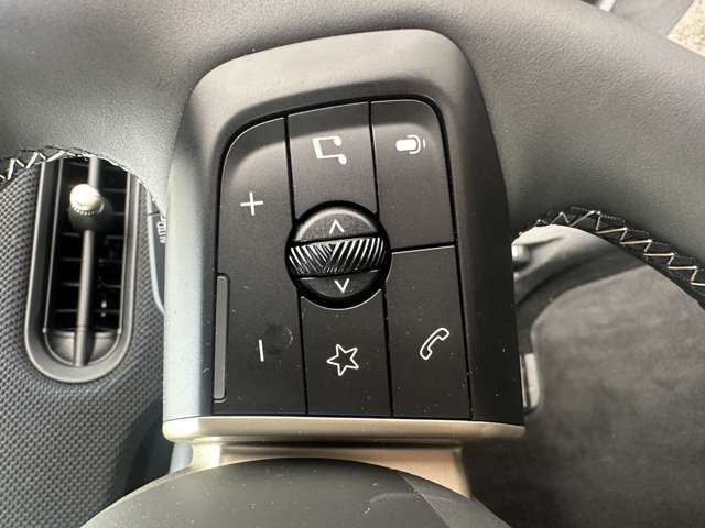 ハンドルから手を離すことなくオーディオの音量調整などが可能です！