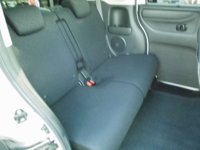 当店では女性にも優しいく安心して車選びができる♪お店作りを目指しております(^^♪車に関する事は何でもご相談下さい(^^♪明るい商談ルーム！でお迎えします♪