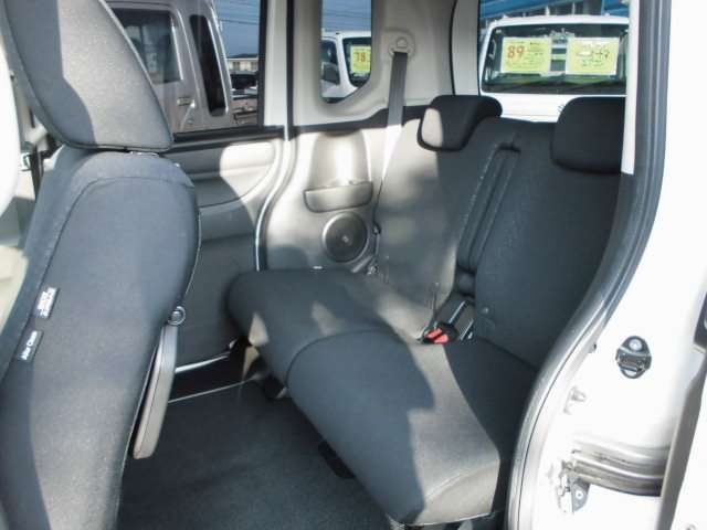 当店では女性にも優しいく安心して車選びができる♪お店作りを目指しております(^^♪車に関する事は何でもご相談下さい(^^♪明るい商談ルーム！でお迎えします♪