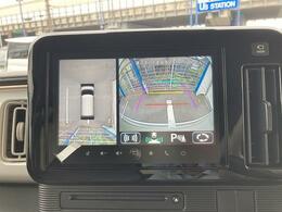車の前後左右に4つのカメラを設置することで真上からの視点やサイド、バックといったドライバーの様々な視界をサポートします。