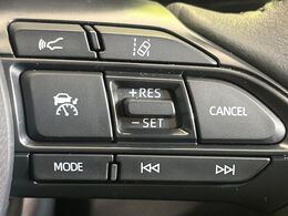 【レーダークルーズコントロール】高速道路での長距離走行が楽に！！自動で速度を保つクルーズコントロールが、衝突軽減システムと連携し、前方の車両を感知して車間を保つように速度調節してくれます！！