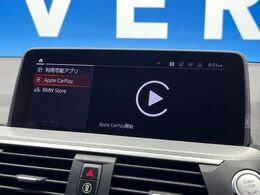 ●Apple　Car　Play：スマホとの有線接続で、ナビ・オーディオ再生などスマホのアプリ機能が画面でも使える便利機能です！