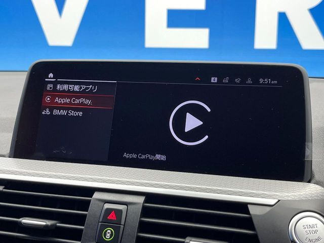 ●Apple　Car　Play：スマホとの有線接続で、ナビ・オーディオ再生などスマホのアプリ機能が画面でも使える便利機能です！