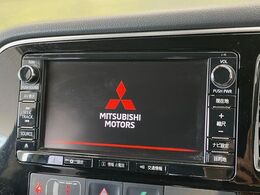 【メーカー純正ナビ】インテリアに溶け込むスタイリッシュな「専用設計」メーカーナビを装備♪視認性や操作性など基本性能にも優れ、より上質なカーライフをお楽しみいただけます。