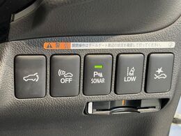 【三菱e-Assist】走行中に前方の車両等を認識し、衝突しそうな時は警報とブレーキで衝突回避と被害軽減をアシスト。より安全にドライブをお楽しみいただけます。