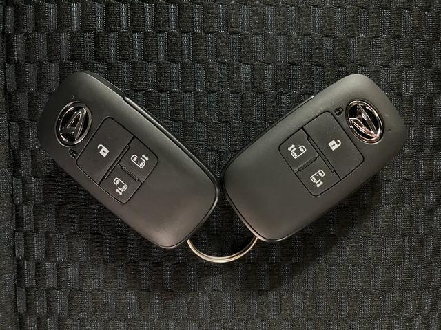 【キーフリーシステム】電子キーをポケットやカバンに入れて携帯しているだけでドアの開け閉めやエンジンのON/OFFが出来ます☆　また、イモビライザー機能も備わっていますので盗難対策もバッチリです☆