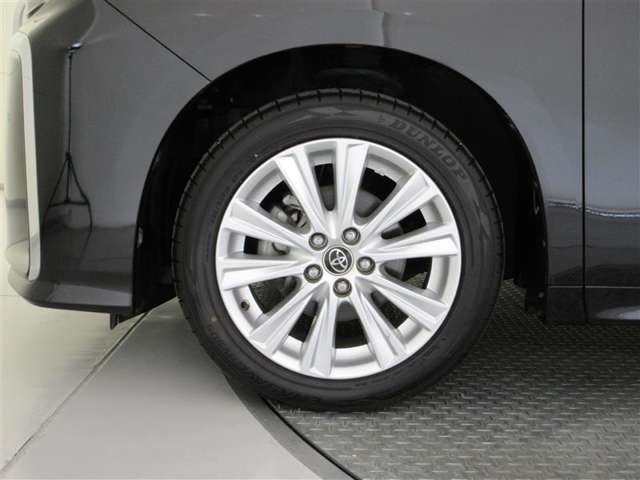 機敏さを引き立てる純正アルミ 235/50 R18 装着！