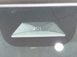 【ホンダセンシング】走行中に前方の車両等を認識し、衝突しそうな時は警報とブレーキで衝突回避と被害軽減をアシスト。より安全にドライブをお楽しみいただけます。
