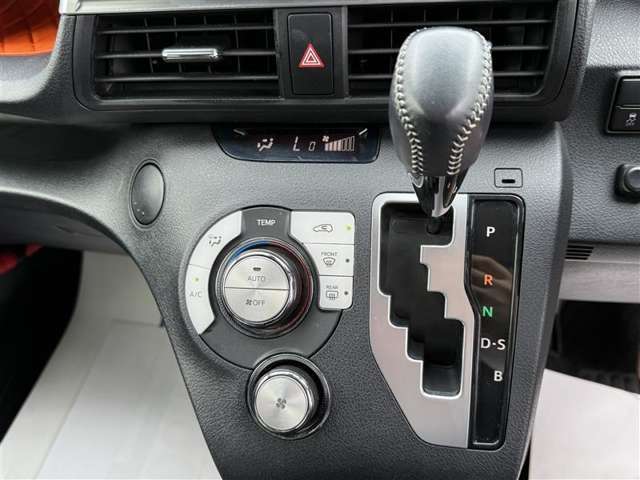 ■新車の下取り車を中心に高品質車ばかりを約80台ラインナップ！クラウン、プリウス、アクア、ルーミー等のトヨタ車の他、軽自動車も多数展示！ご希望の車種などあれば気軽にご相談下さい！