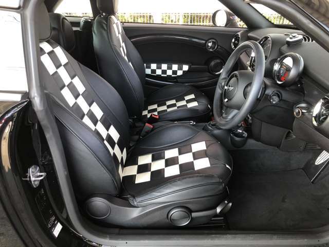 運転席を横から観た画像になります♪