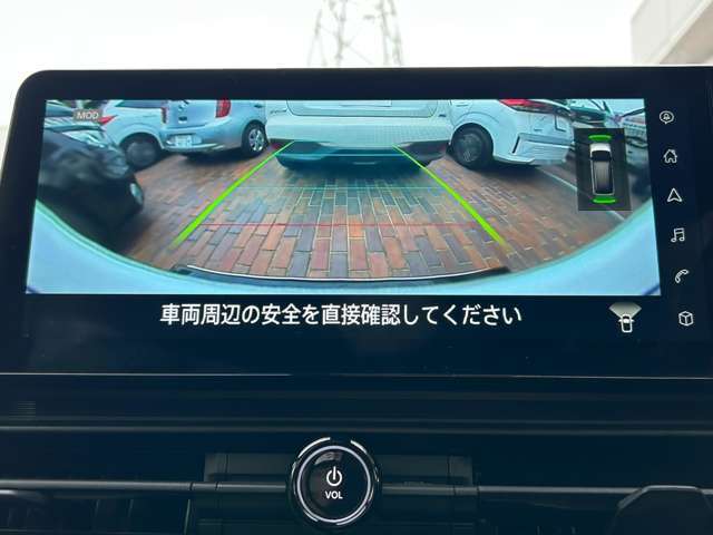 更に前方のみをアップで映し出すことも可能です。大きな車だからこそ死角になりやすい箇所ですが、アラウンドビューモニターがあれば思いがけない障害物にも気付くことができますね。