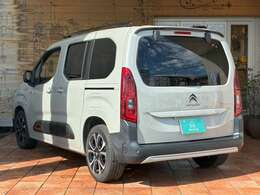 ■Car＆Cafe　PICCOLOはカフェを併設したカーショップです。癒しの空間でゆっくりとお車をご覧頂けます。本社であるAUTOSPEC.は輸入車をメインに販売から買取までトータルでサポート致します