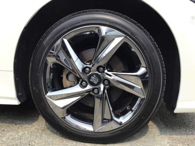 18インチ純正アルミホイール付き！格好良くてピカピカのクロムメッキホイールがあなたの愛車をいっそう輝かせます☆