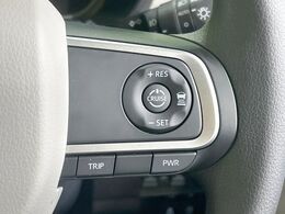 【アダプティブクルーズコントロール】高速道路での長距離走行が楽に！！自動で速度を保つクルーズコントロールが、衝突軽減システムと連携し、前方の車両を感知して車間を保つように速度調節してくれます！！