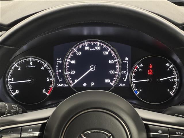 【メーターまわり】ドライバーから見やすい位置にあって安全運転に寄与します。マルチインフォメーションディスプレイでは、クルマに関するたくさんの情報を確認可能。