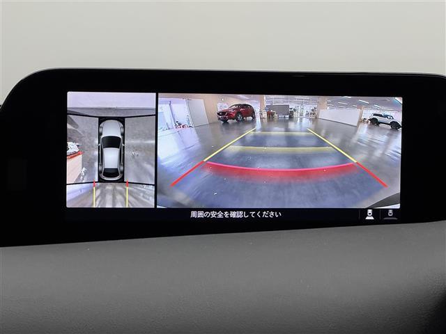 【360° ビュー・モニター】自車周辺をぐるりと俯瞰できるカメラで危険察知。上空からの映像で自動車や障害物の位置が詳細に確認できるので、狭い駐車場でも安心して駐車できますね。