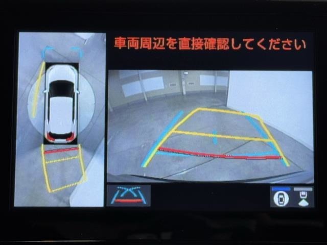 パノラミックビューモニターシステムが付いているので車の上から見た映像が確認できますよ。　一目で車両周辺の情報を確認できますが、直接安全をご確認下さい。