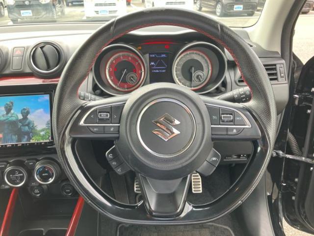 WECARSの展示場では実際に見て、触ってお車をお選びいただけます！知識の豊富な営業スタッフが様々なカーライフをご提案いたします！