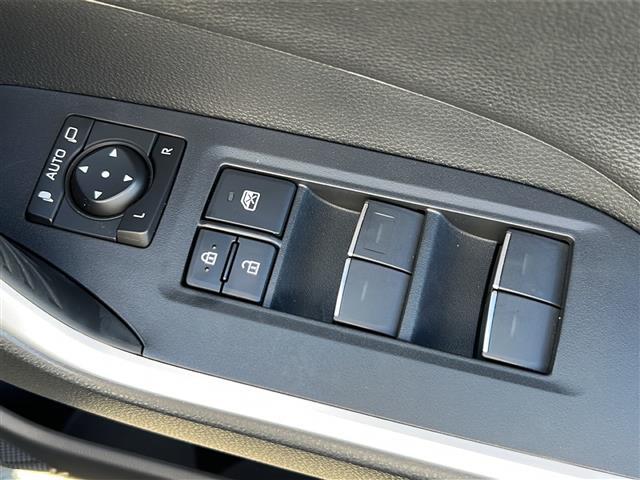 窓操作部の画像です。店舗にて現車の確認もいただけますので、お電話で在庫のご確認の上是非ご来店くださいませ！！！ワクワクするクルマ選びをご提案します！