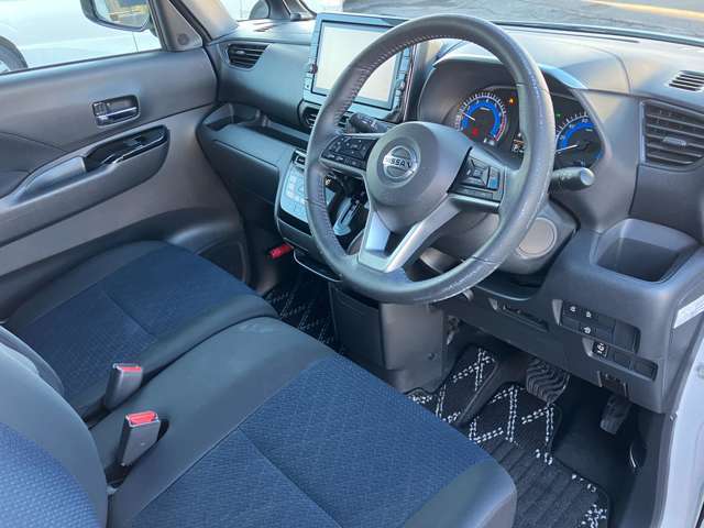 当店は日産の「ワイド保証」付きで販売しておりますので（対象外有）1年間走行距離無制限保証で全国の日産サービス工場で対応が可能です。最長3年延長もご用意しており、ご購入後も安心してお乗り頂けます。