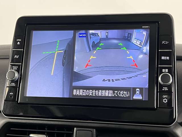 サイドカメラで幅寄せも安心して行えます。
