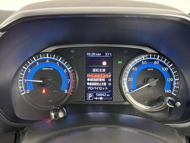 日産のエマージェンシーブレーキは前方の状況を監視し車両や歩行者との衝突回避、被害を軽減する技術です