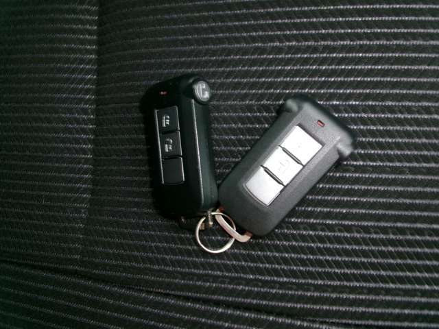 インテリジェントキー装備。ポケットやカバンに入れておくだけ。車両の始動操作を楽にする便利アイテム☆