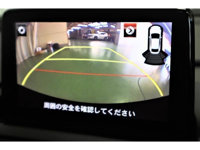 ガイドラインで車両間隔をつかみやすくなっています。バック時に見ずらい場所や狭い駐車場で便利です♪