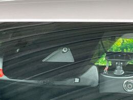 【i-ACTIVESENSE】走行中に前方の車両等を認識し、衝突しそうな時は警報とブレーキで衝突回避と被害軽減をアシスト。より安全にドライブをお楽しみいただけます。