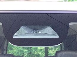 【ホンダセンシング】走行中に前方の車両等を認識し、衝突しそうな時は警報とブレーキで衝突回避と被害軽減をアシスト。より安全にドライブをお楽しみいただけます。