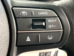 【アダプティブクルーズコントロール】高速道路での長距離走行が楽に！！自動で速度を保つクルーズコントロールが、衝突軽減システムと連携し、前方の車両を感知して車間を保つように速度調節してくれます！！