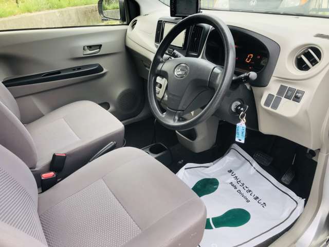 運転席の写真でございます。