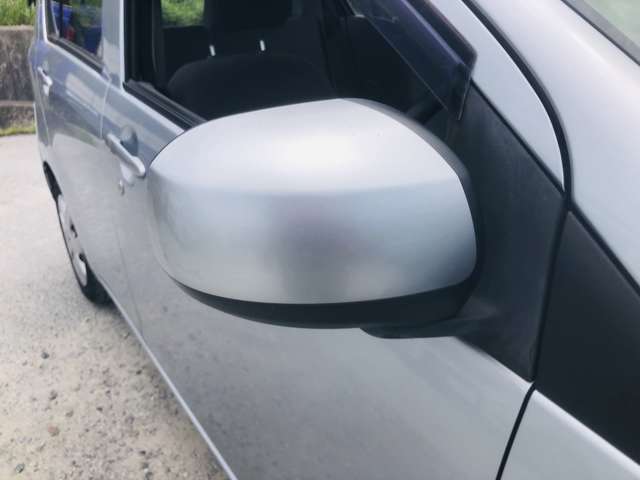 サイドミラーの写真です。こちらの画像で気になる箇所がございましたら、メールやお電話にてお問い合わせください。