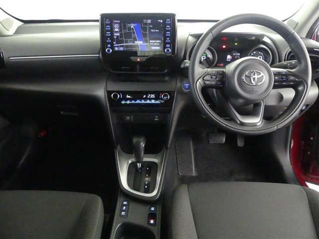 高いホールド性で運転姿勢が安定します。長距離ドライブでも疲れにくいのが魅力です。快適なドライビングライフをお送りください♪
