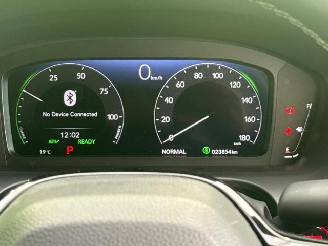 WECARSの展示場では実際に見て、触ってお車をお選びいただけます！知識の豊富な営業スタッフが様々なカーライフをご提案いたします！