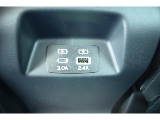 後席用のUSBソケットも付いています！
