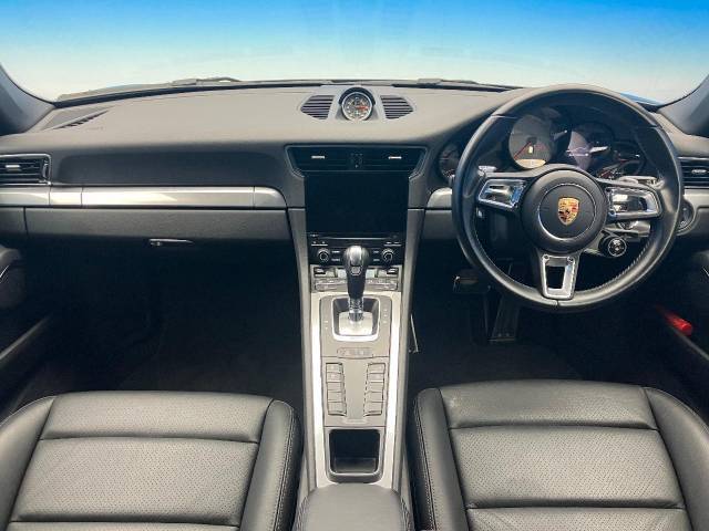 人気のオプションなどが多く装備されている車内です。気になるポイントなどもお気軽にお問い合わせください。お問い合わせはTEL072-224-4908