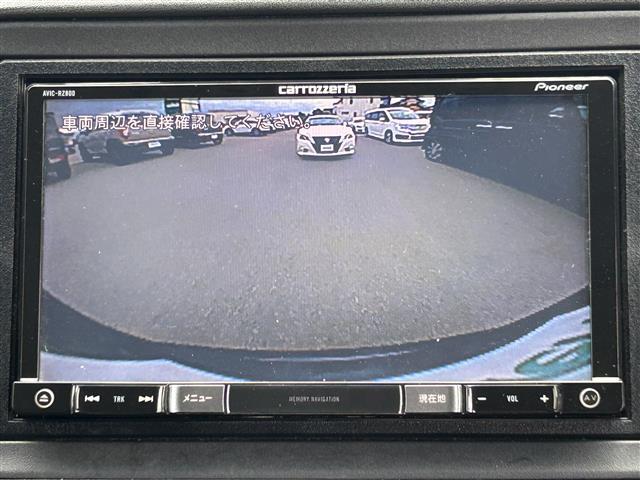【バックモニター】後ろのカメラの映像をモニターに映し出すことができます！後方の見えない死角や、障害物との距離感をしっかり確認することができます！駐車が苦手な方におすすめです。