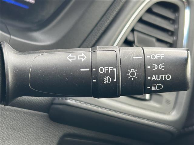【オートライト（AUTO）】外の明るさをシステムが感知して、自動でヘッドライトが点灯します！ヘッドライトをつけ忘れを防ぐ便利機能です。
