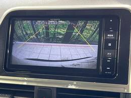 【バックカメラ】駐車時に後方がリアルタイム映像で確認できます。大型商業施設や立体駐車場での駐車時や、夜間のバック時に大活躍！運転スキルに関わらず、今や必須となった装備のひとつです！