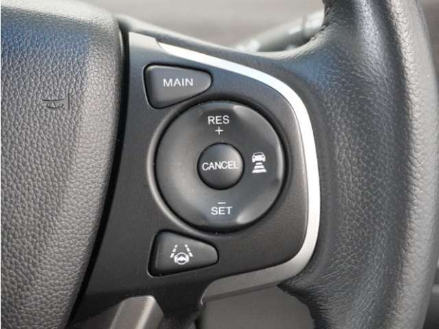 【アダプティブクルーズコントロール】予め設定した車速内でクルマが自動的に加減速。前走車との適切な車間距離を維持しながら追従走行します。【LKAS】車線維持支援システムでステアリング操作を支援。
