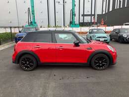 さらにMINI自動車保険にご加入頂きますとアップグレードし、エマージェンシーサービスプレミアムサービスをご利用いただけます。