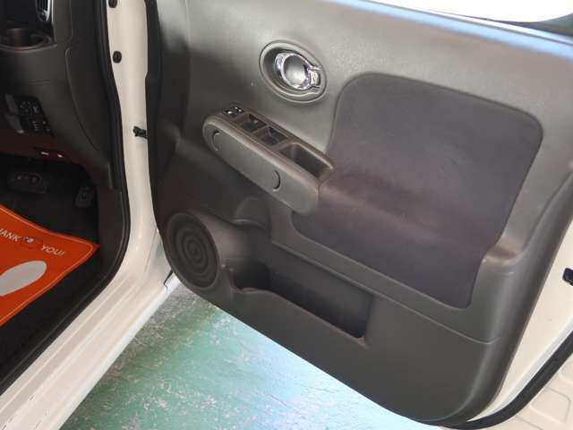 右フロントドア